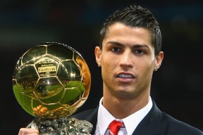 2026世界杯48队-Faker跨界踢足球？切尔西慈善赛上演大魔王绝技，赛事规则更新引争议！